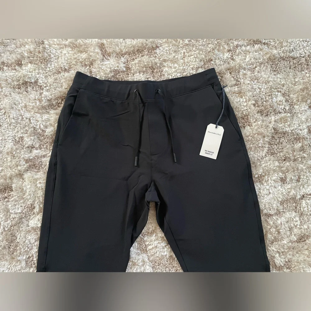 NWT Abercrombie Men's A&F Travel Jogger Black Pants Size Large